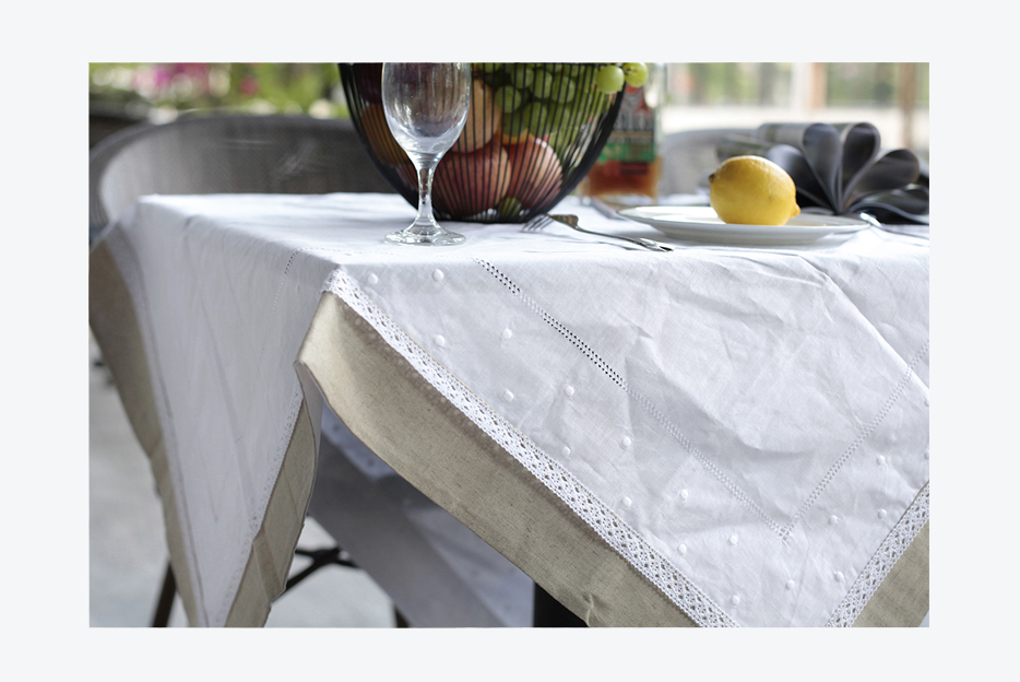 100% pure linen classic table cloths with hand hemstich embroidery lace and piping edges decoration ( a circle of hole )